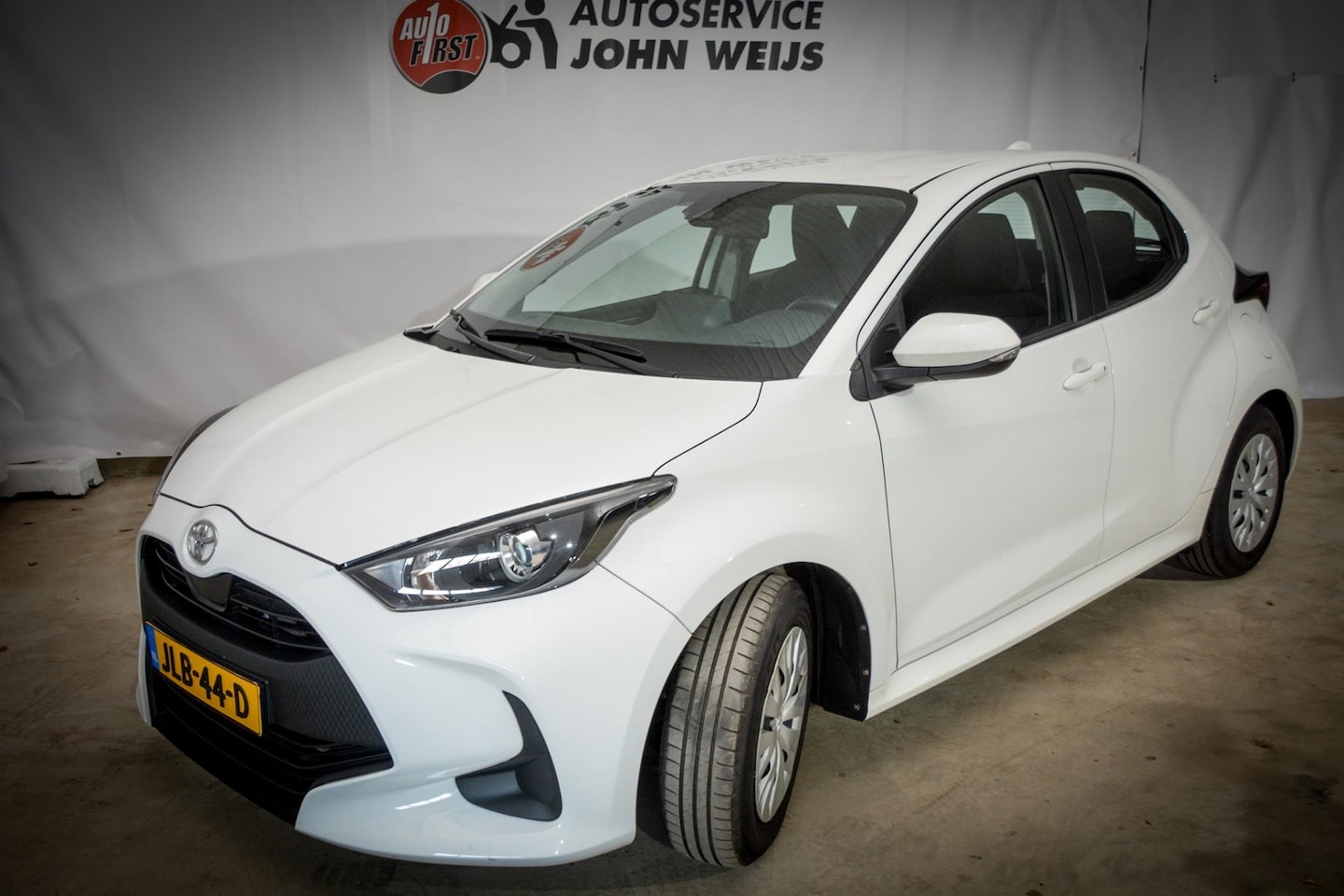 Toyota Yaris - 1.0 VVT-i Active 1.0 VVT-i Active, achteruitrijcamera, airco - AutoWereld.nl