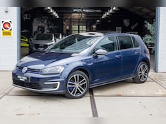 Volkswagen Golf - 1.4 TSI GTE Connected Series *Pano | ACC | Navi | Clima | Blindspot | Camera | Apple Carpl