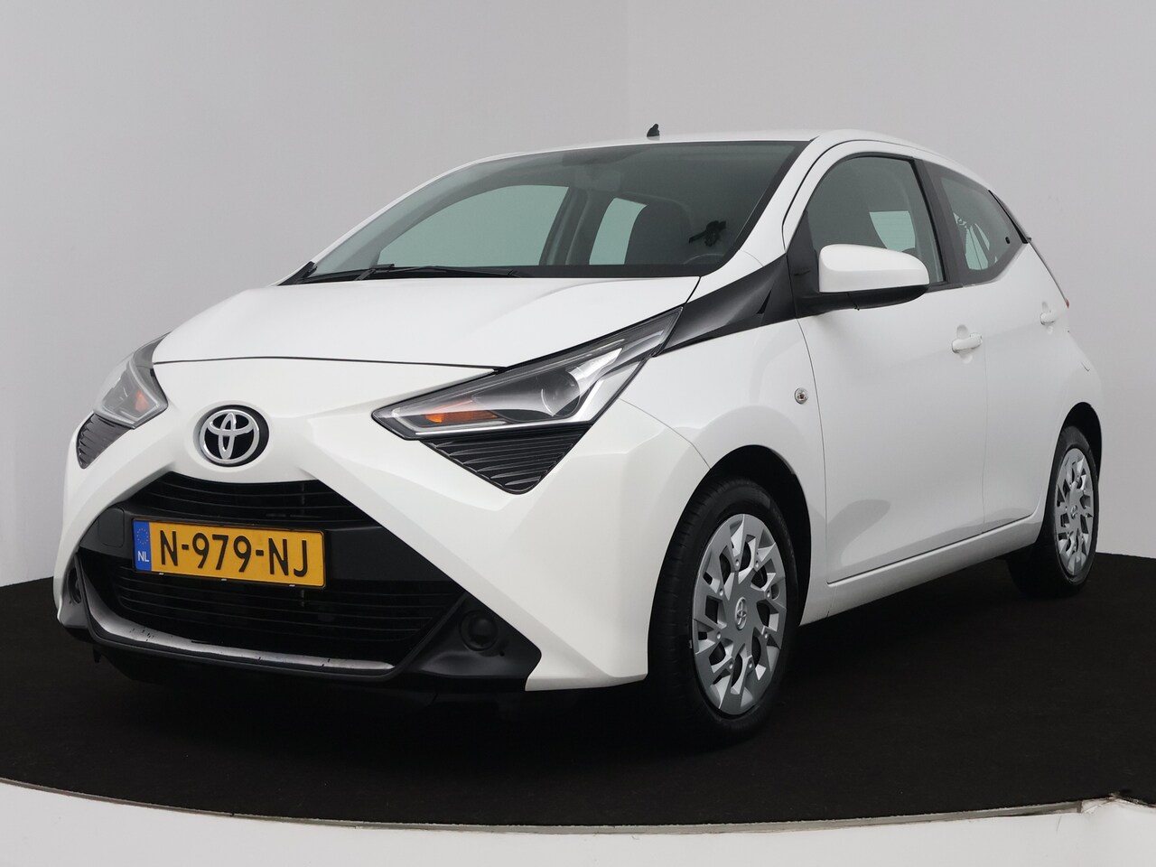 Toyota Aygo - 1.0 VVT-i x-play 1.0 VVT-i x-play - AutoWereld.nl