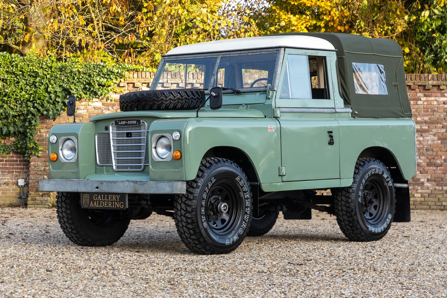 Land Rover 88 - Series 3 Cab ¾ Canvas hood with side windows "2.25 petrol / VAT-car" VAT refundable on bus - AutoWereld.nl