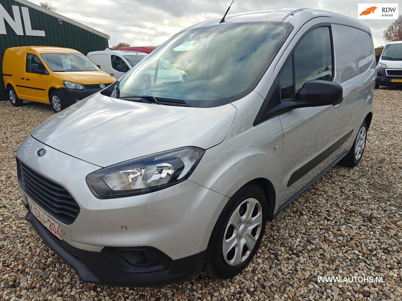 Ford Transit Courier - 1.5 TDCI Limited 1e Eig , euro 6 , camera , cruise, nette bus - AutoWereld.nl