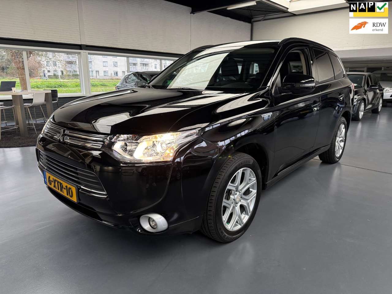 Mitsubishi Outlander - 2.0 PHEV Executive Edition 2.0 PHEV Executive Edition - AutoWereld.nl