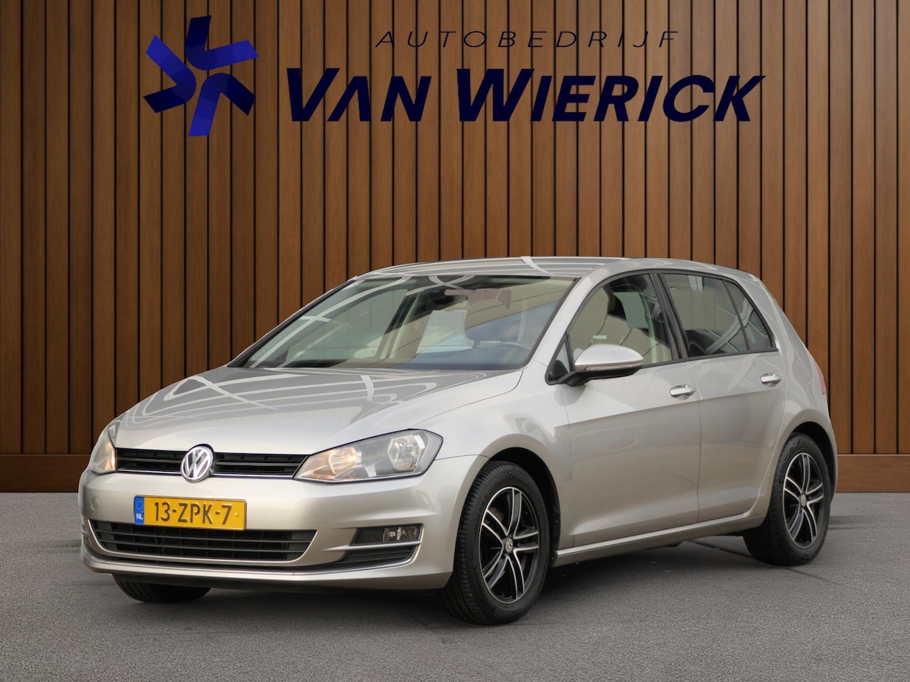 Volkswagen Golf - 1.4 TSI 122PK Highline Automaat | Velours | Trekhaak | Clima - AutoWereld.nl