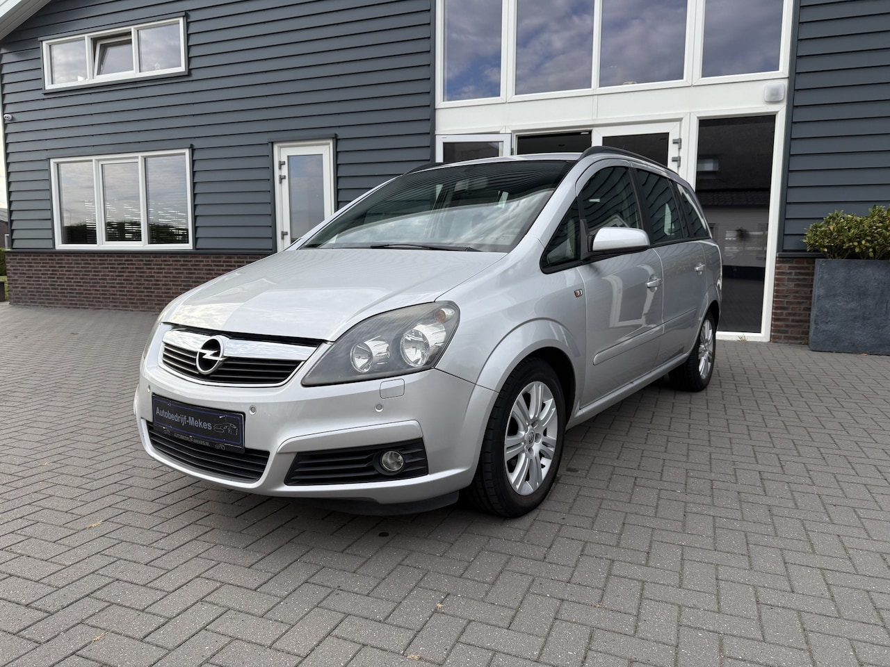 Opel Zafira - 2.2 Enjoy Bj: 2005 / Automaat / export - AutoWereld.nl