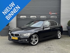 BMW 3-serie - 320i Corporate Lease High Executive | Navigatie | Privacy Glass | Lichtmetalen Velgen | Cl