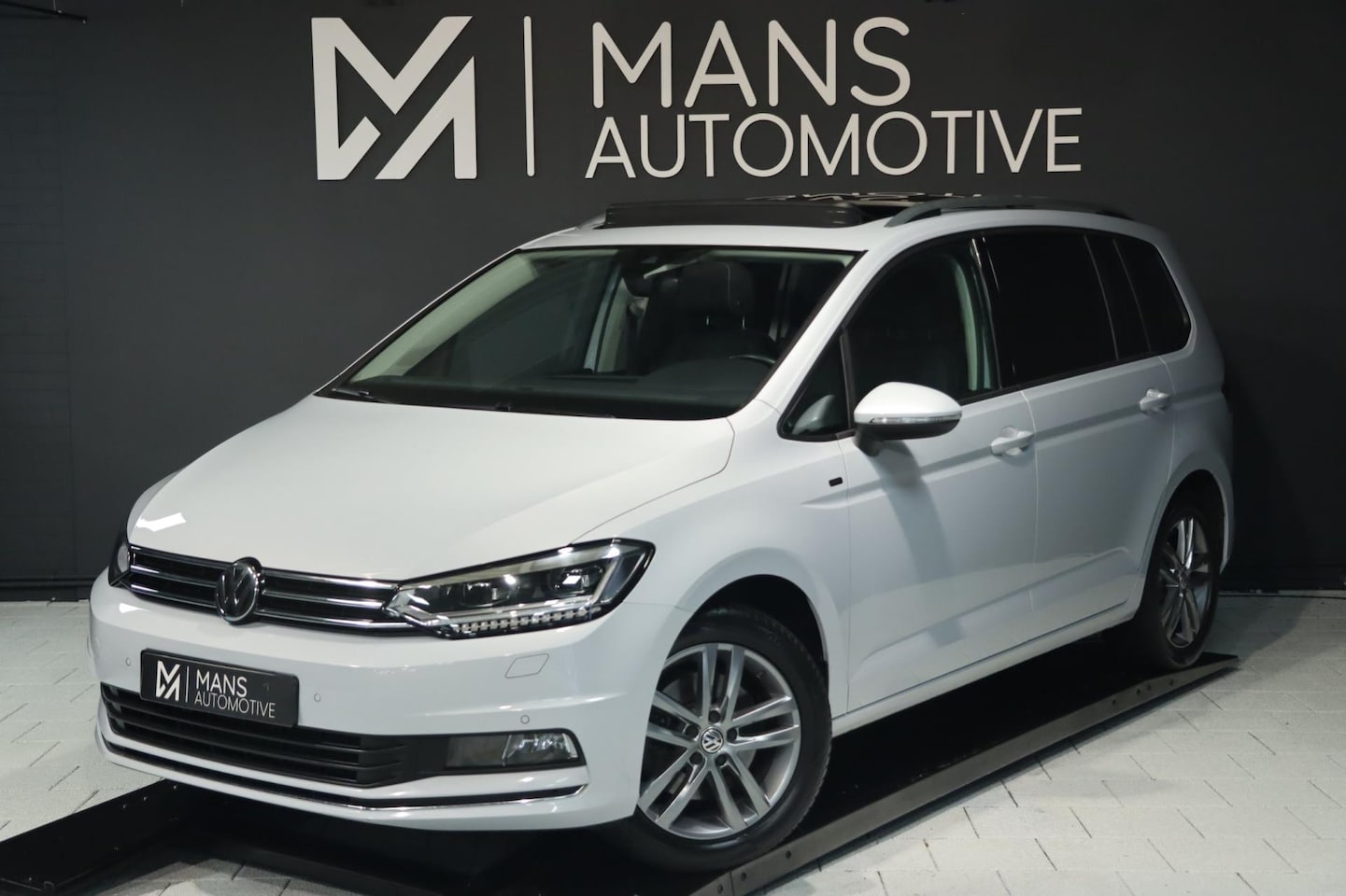 Volkswagen Touran - 1.4 TSI 7p / PANODAK / ADAPT CRUISE / TREKHAAK ELEK / CAMERA - AutoWereld.nl