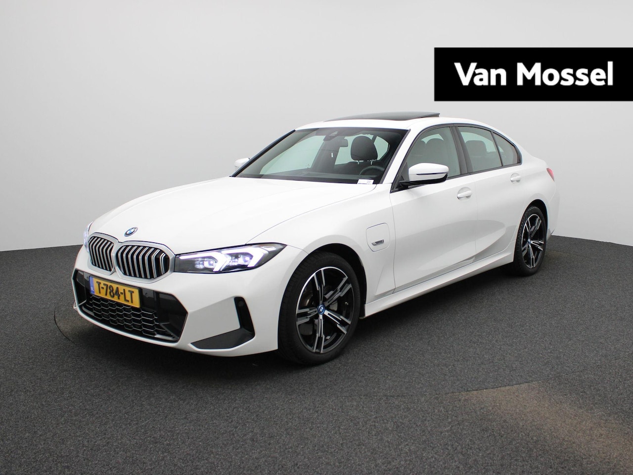 BMW 3-serie - 320e | M-SPORT | 18 INCH | SCHUIF-KANTELDAK | - AutoWereld.nl