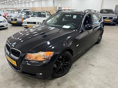 BMW 3-serie Touring - 318i / NETTE AUTO / NAP / RIJDT SCHAKELT GOED