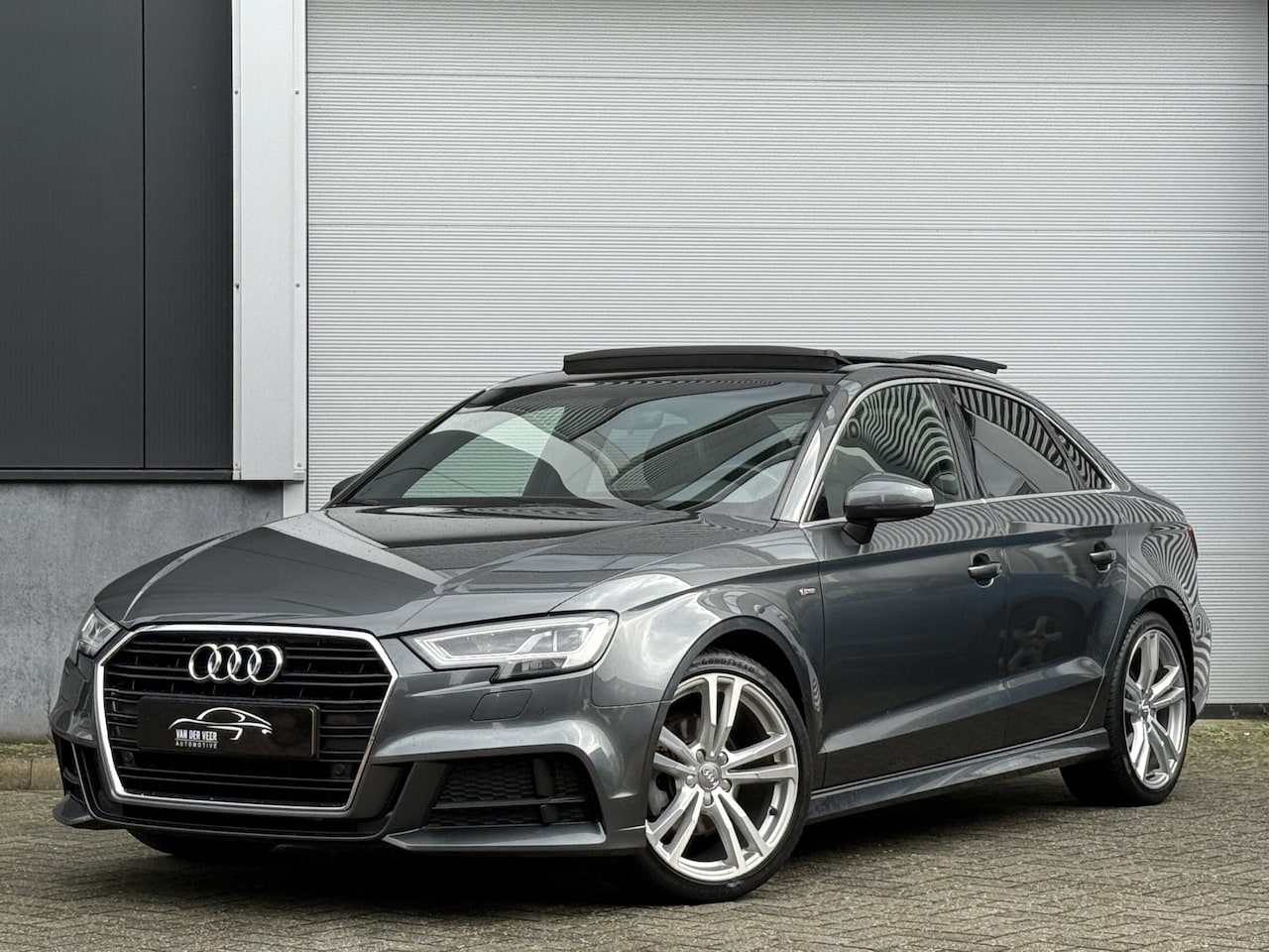 Audi A3 Limousine - 35 TFSI CoD Sport S Line Edition | S-Line | Panoramadak | Draadloze telefoonlader - AutoWereld.nl
