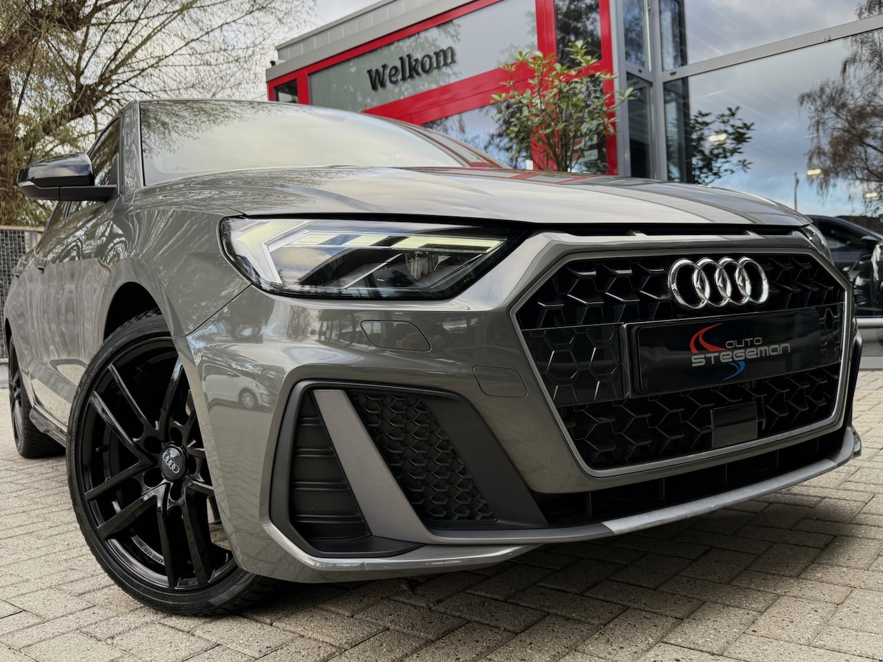 Audi A1 Sportback - 30 TFSI *!* 2x S-LINE *!* NAVI/ RADAR/ 18 INCH/ LED/ STOELVERWARMING *!* - AutoWereld.nl
