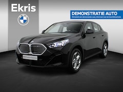 BMW iX2 - eDrive20 Premium Pack | Comfort Access | Achteruitrijcamera | 18''