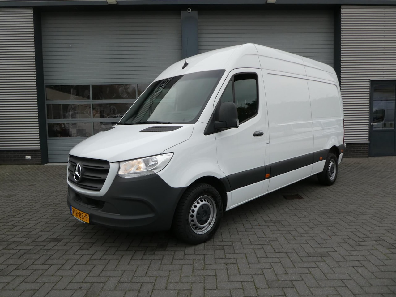 Mercedes-Benz Sprinter - 215 CDI L2H2 airco, navigatie ,trekhaak ,3 zits - AutoWereld.nl