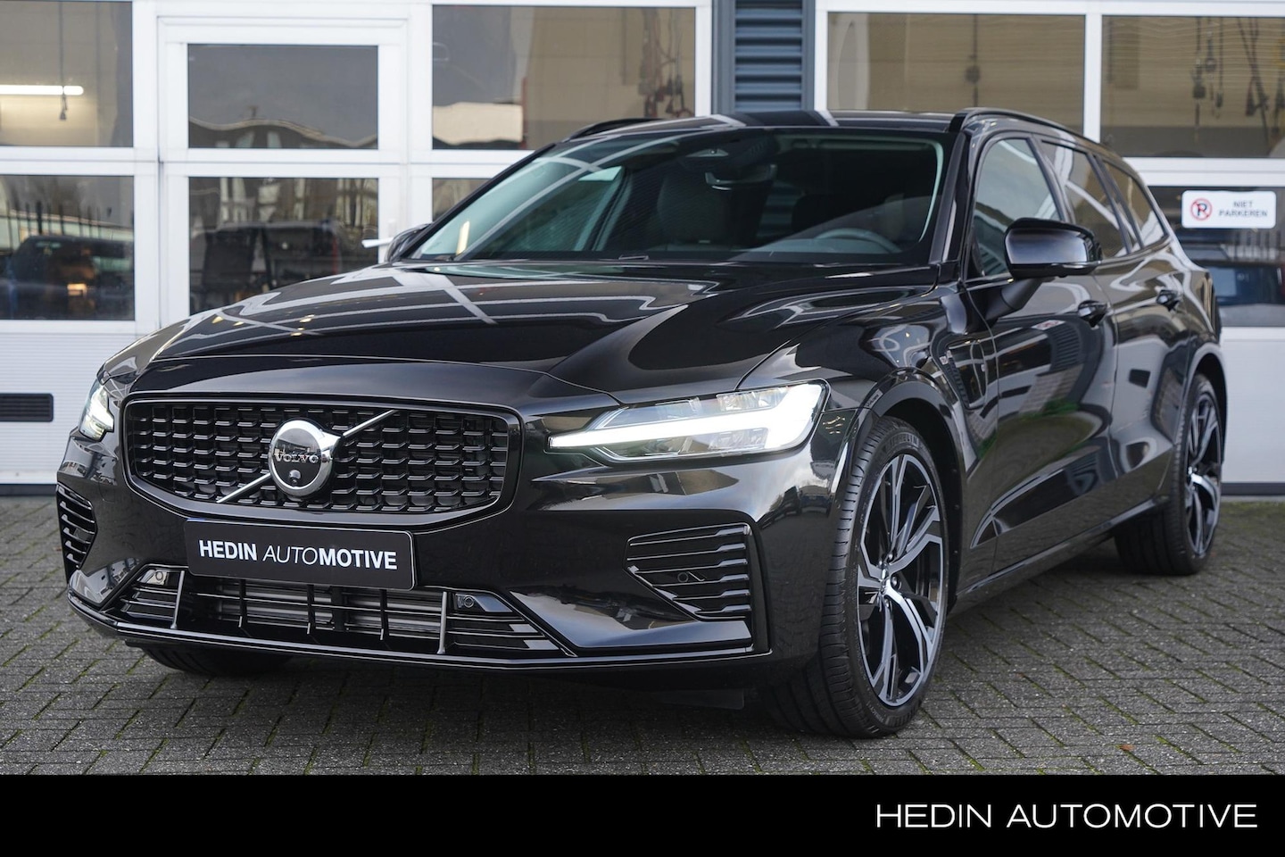 Volvo V60 - 2.0 T6 Plug-in hybrid AWD Plus Dark | Glazen schuifdak | 360 camera | Getint Glas | Elektr - AutoWereld.nl
