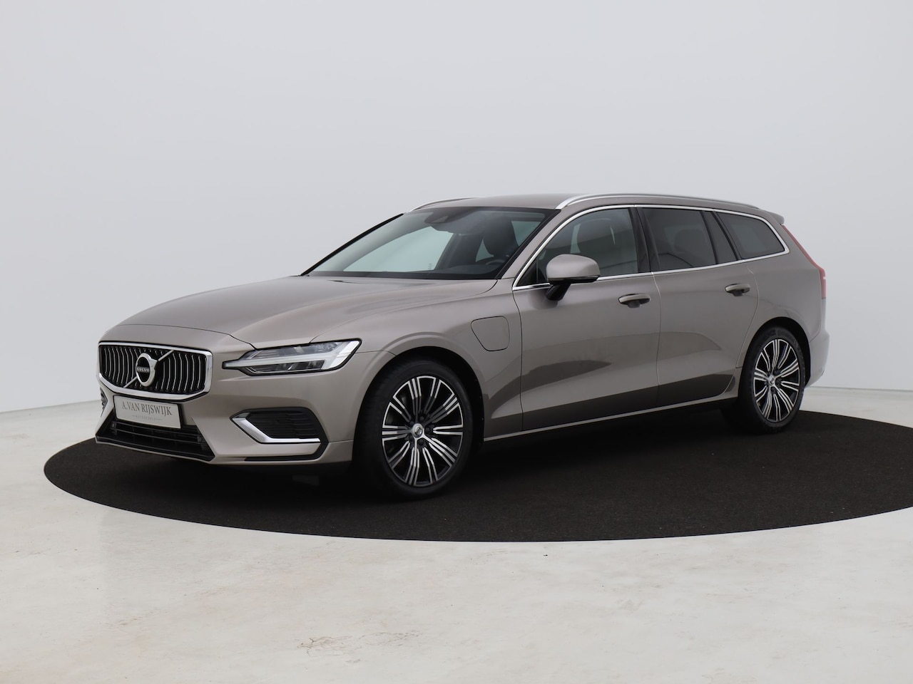 Volvo V60 - 2.0 T6 Recharge AWD Inscription Expression | CAMERA | KEYLESS | LEDER | STOEL- EN STUURVER - AutoWereld.nl