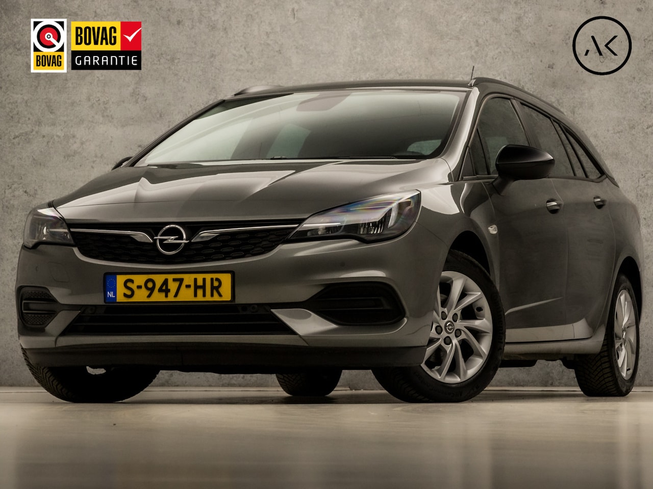 Opel Astra Sports Tourer - 1.2 Sport (APPLE CARPLAY, NAVIGATIE, CAMERA, STUUR/STOELVERWARMING, CLIMATE, GETINT GLAS, - AutoWereld.nl
