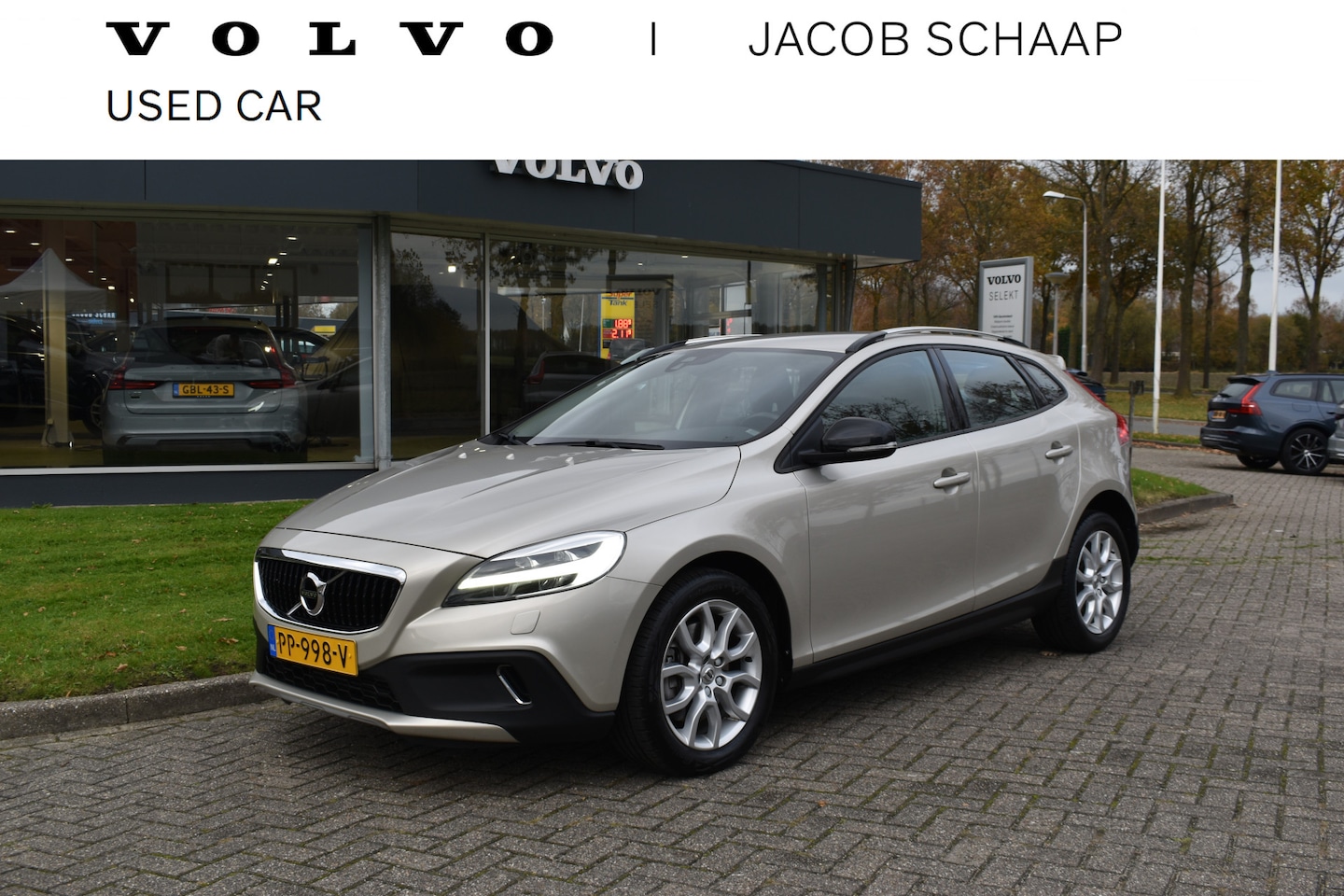 Volvo V40 Cross Country - T3 153PK Automaat Nordic+ | Standkachel | Stoelverwarming | 17"LMV | LED - AutoWereld.nl
