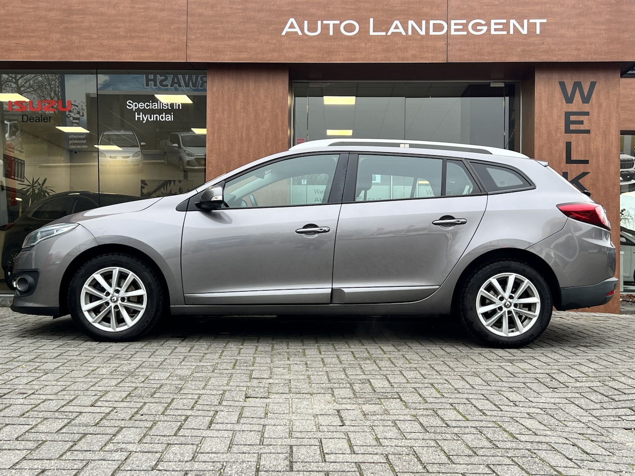 Renault Mégane Estate - 1.2 TCe Limited | NAV | Trekhaak | Climate control | Radio | BT - AutoWereld.nl