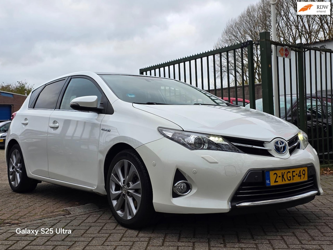 Toyota Auris - 1.8 Hybrid Lease Pro 2e eigenaar dealer onderhouden panorama dak stoelverwarming achteruit - AutoWereld.nl