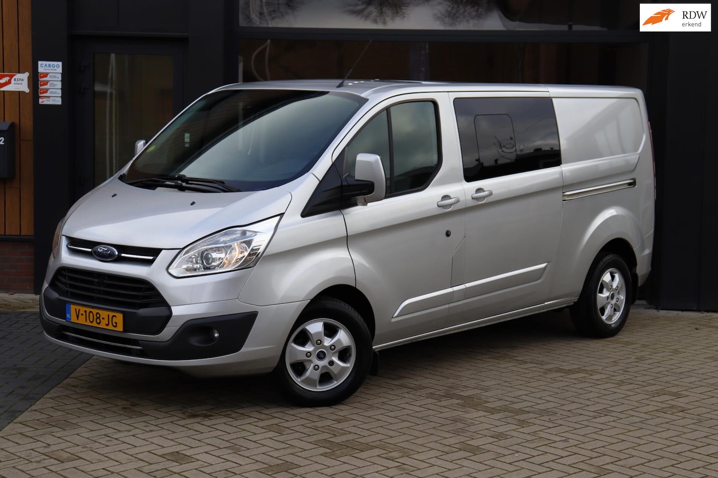Ford Transit Custom - 290 2.0 TDCI L2H1 Limited DC |170 PK | Stoelverwarming | Navigatie | Cruise | 5 Zits | Cam - AutoWereld.nl
