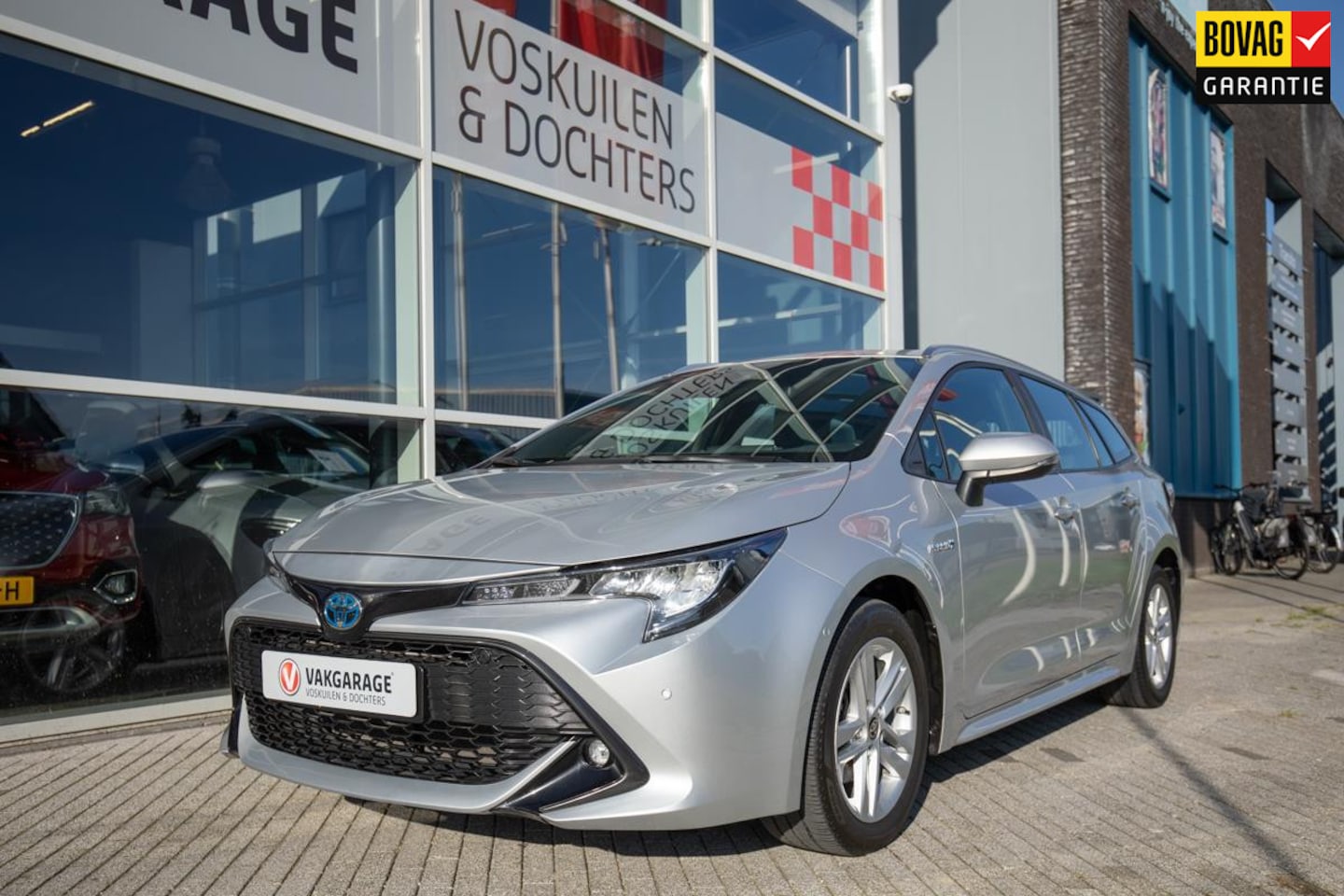 Toyota Corolla Touring Sports - 1.8 Hybrid Business Tech | Dodehoeksensoren| Stoelverwarming - AutoWereld.nl