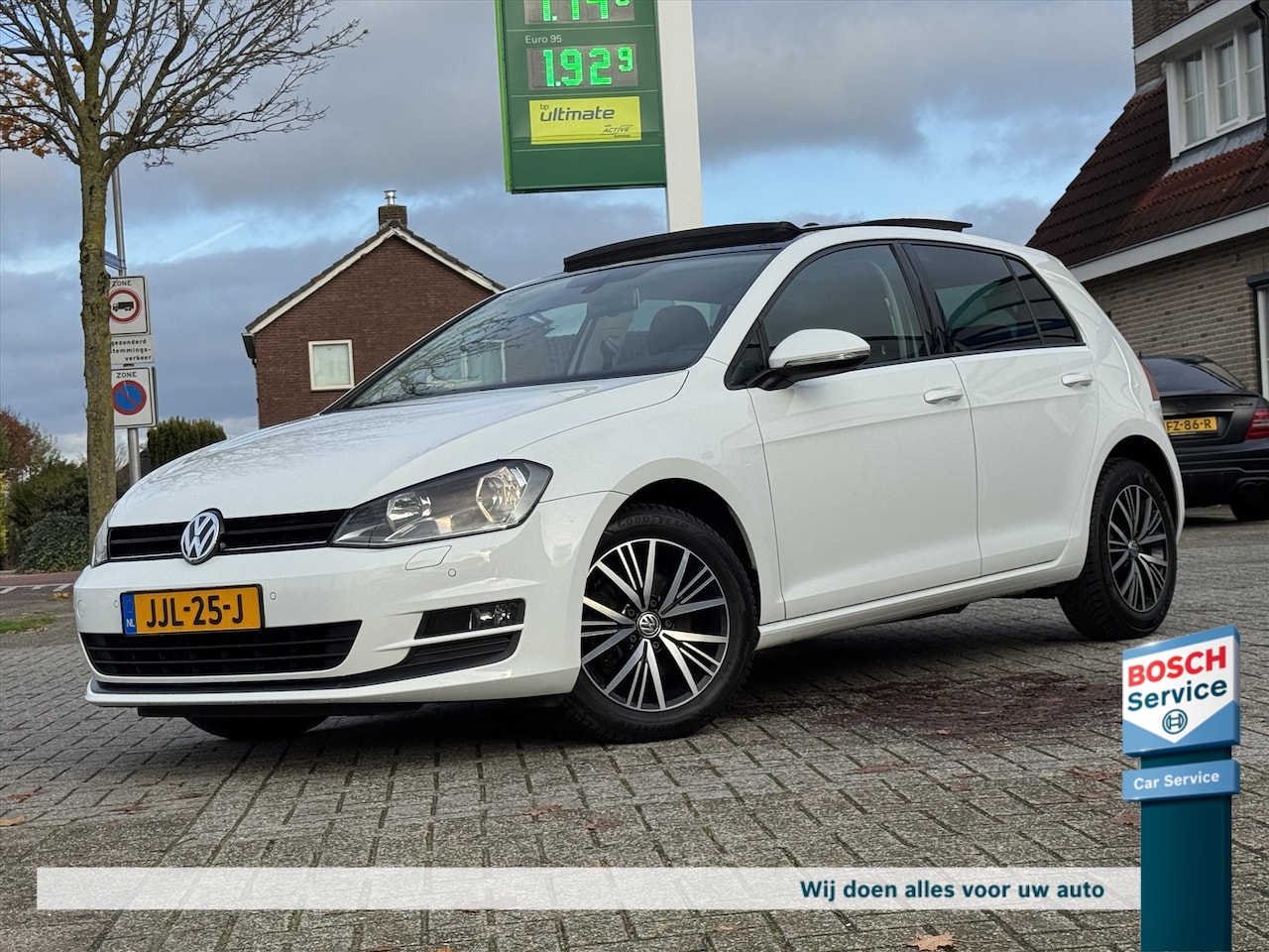 Volkswagen Golf - 1.2 TSI Comfortline / Pano / Stoelverwarming / Navi / Bleutooth / Cruise / Pdc / Lichtmeta - AutoWereld.nl