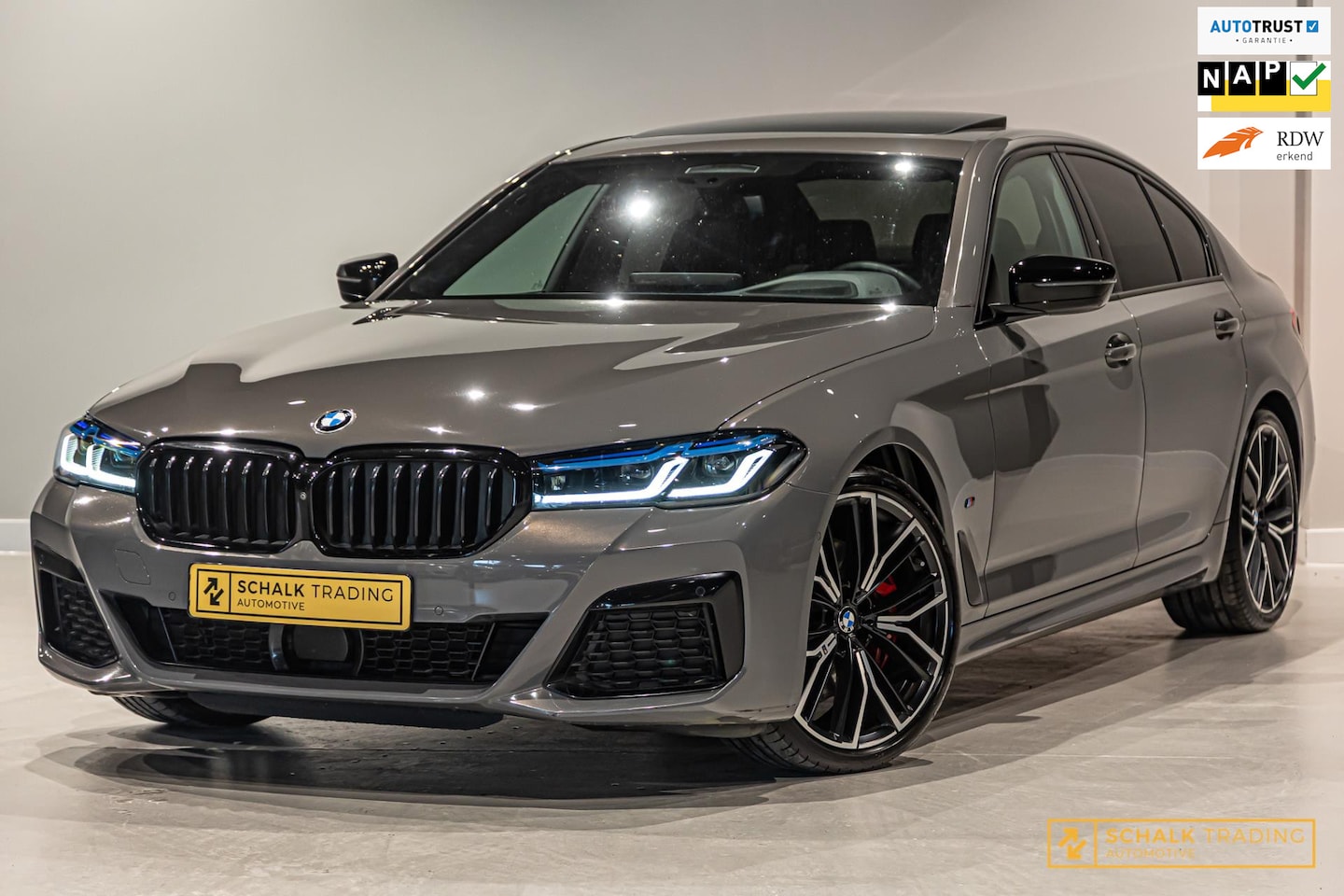 BMW 5-serie - 520i|M-sport|NAP|HUD|H&K|Cam|Pano|Dealer ond|Trekhaak - AutoWereld.nl