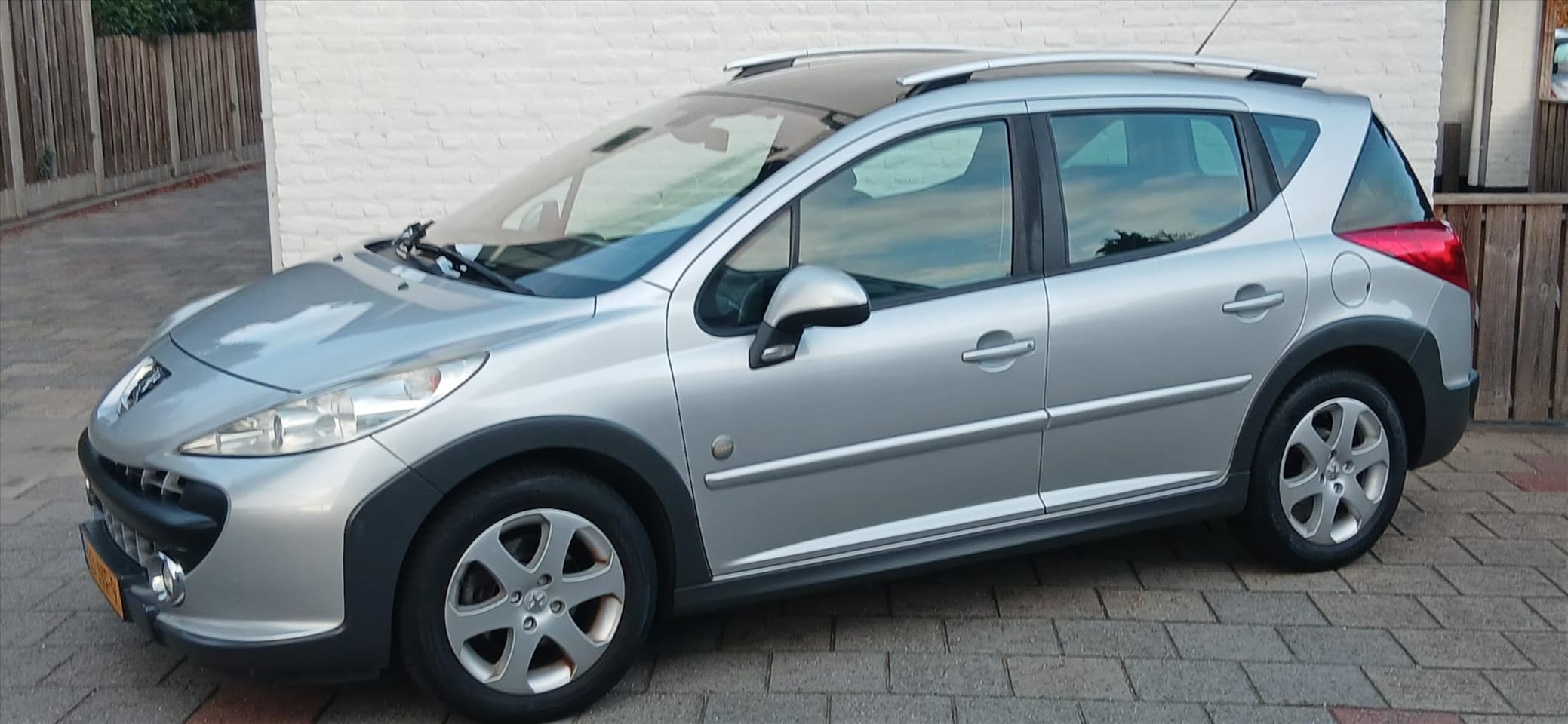 Peugeot 207 SW Outdoor - 1.6 16V zeer mooi - AutoWereld.nl