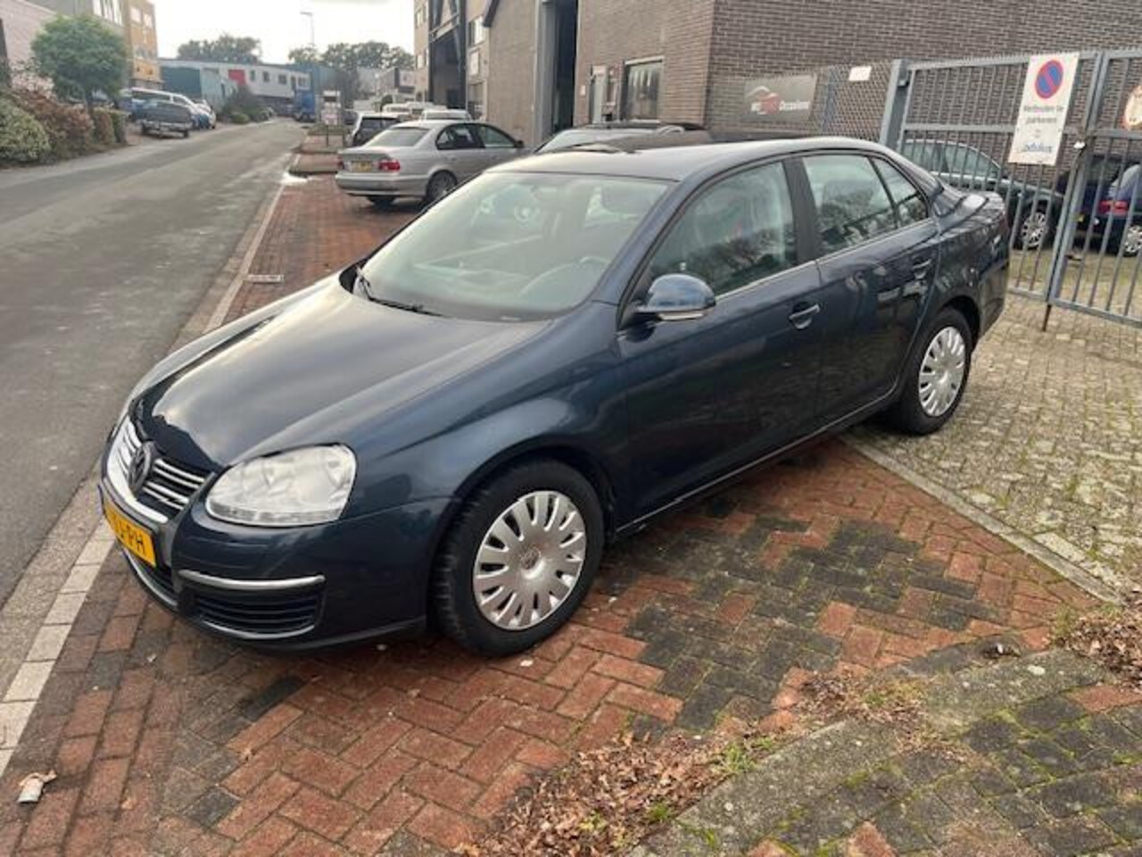 Volkswagen Jetta - 1.6 FSI Trendline! 182 DKM! Airco! Trekhaak - AutoWereld.nl