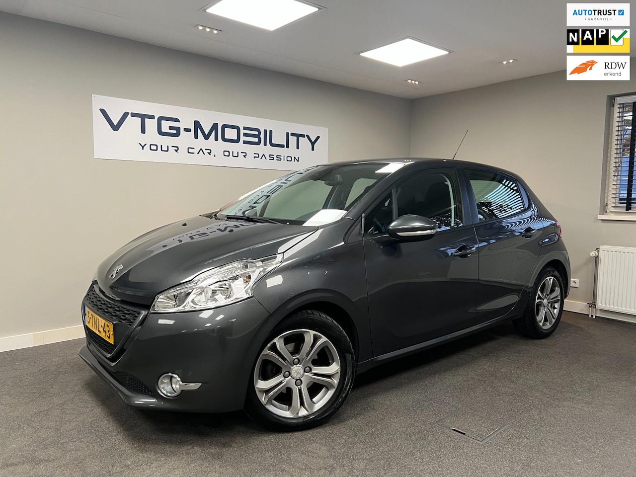 Peugeot 208 - 1.2 VTi Envy ClimateControl|PDC A|Navi|ElektrischPakket|APK 05-2026 - AutoWereld.nl