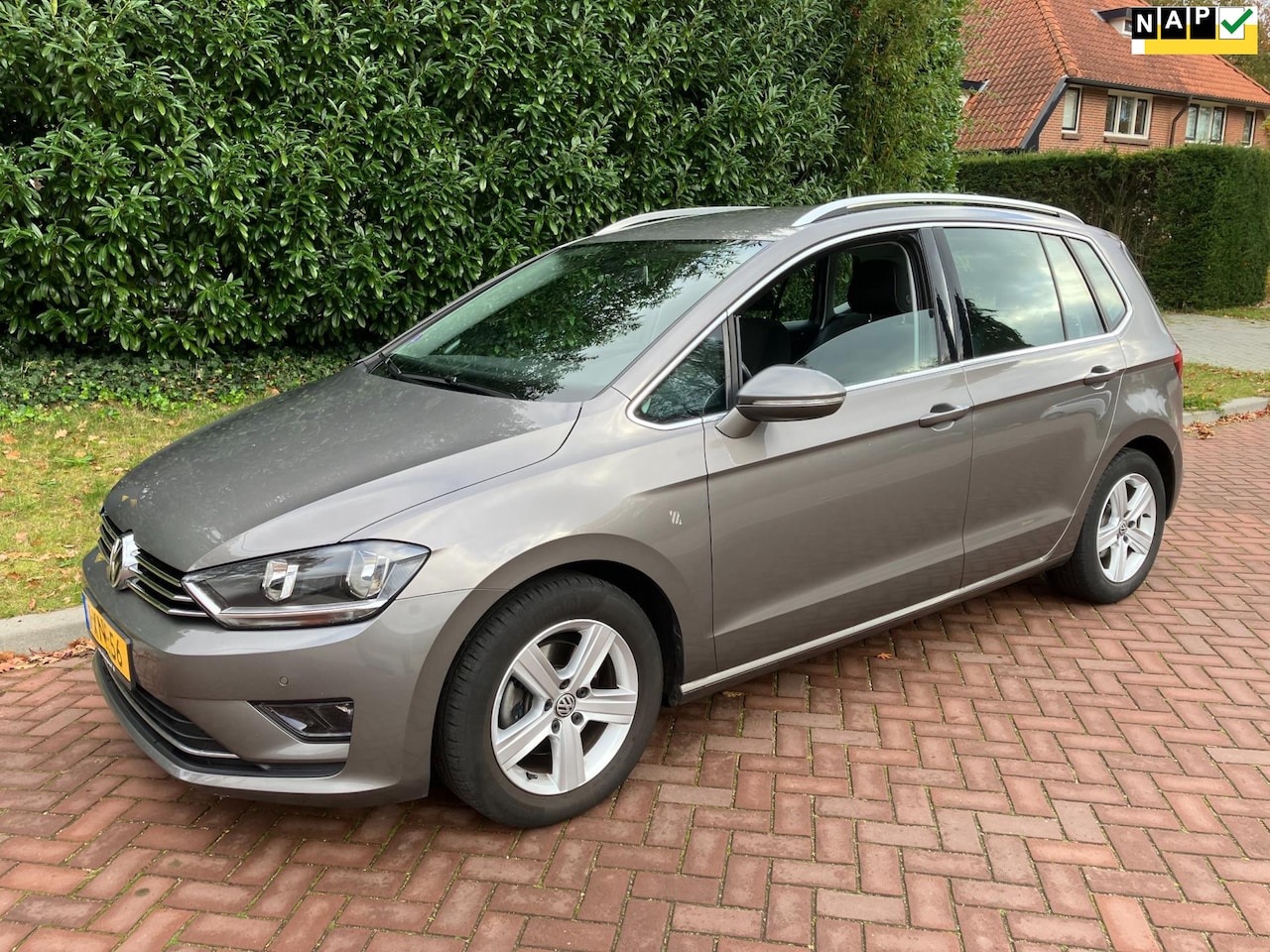 Volkswagen Golf Sportsvan - 1.2 TSI Highline dsg dealer onderhouden mooie auto recent onderhoud en apk - AutoWereld.nl