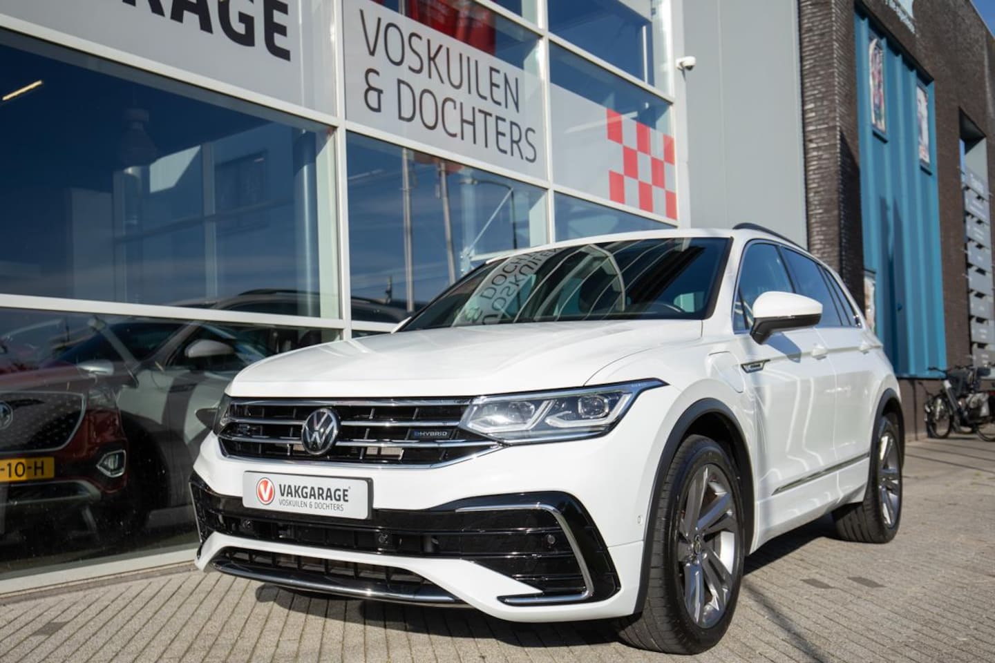 Volkswagen Tiguan - 1.4 TSI eHybrid R-Line Business+ Uitzwenkbare trekhaak - AutoWereld.nl