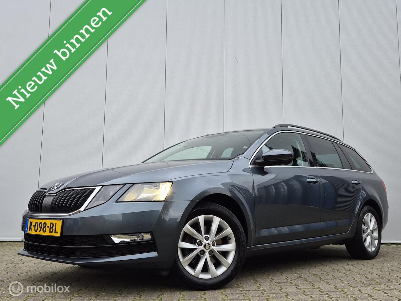 Skoda Octavia Combi - 1.5 TSI AUTOMAAT/HALF LEDER/LED/CARPLAY/PDC/CRUISE/NAVI/16''LMV - AutoWereld.nl