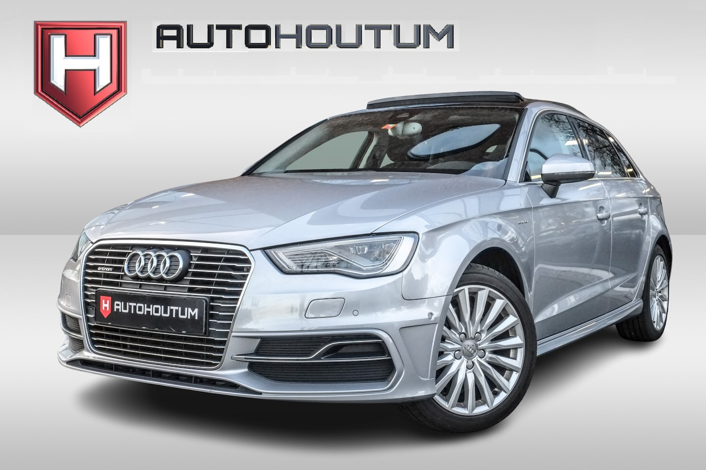 Audi A3 Sportback - 1.4 e-tron PHEV Attraction Pro Line plus Panoramadak, Trekhaak, Achteruitrijcamera, Leder, - AutoWereld.nl