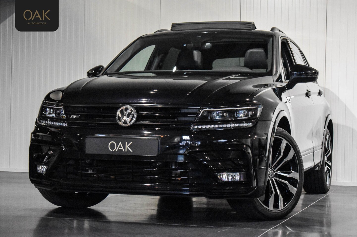 Volkswagen Tiguan - 1.5 TSI 3x R-Line | Navigatie | Panorama | Virtual Cockpit | Keyless | Camera | 20"LM | NL - AutoWereld.nl