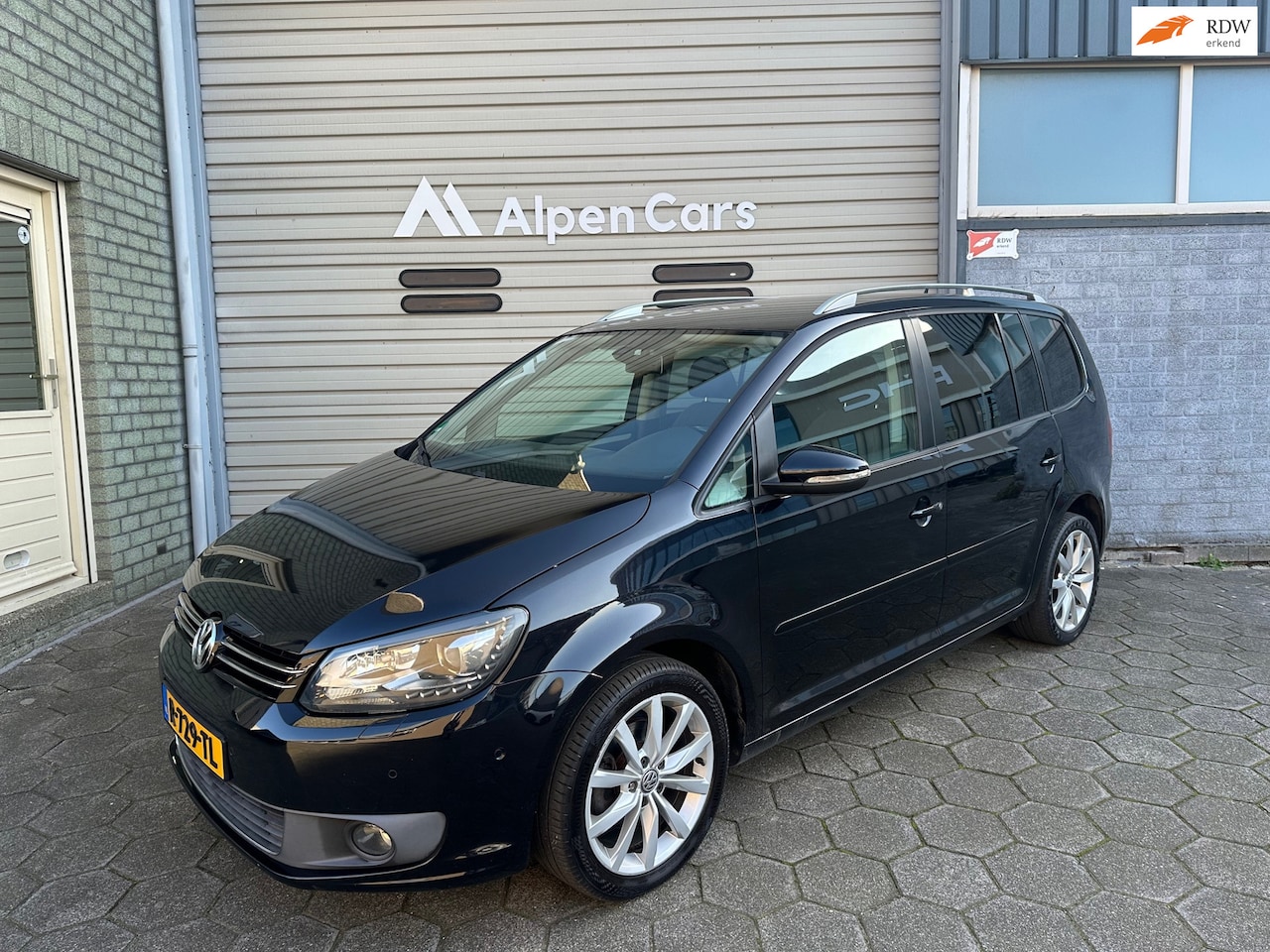 Volkswagen Touran - 1.4 TSI Highline 7p. AC / Cruise controle / PDC / LED / NAP / APK 04-2026 - AutoWereld.nl