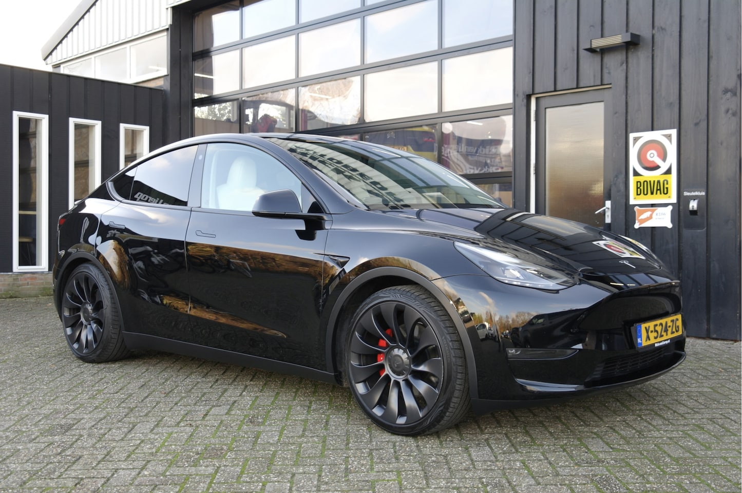Tesla Model Y - 463 PK Performance AWD 75 kWh | 21" | Fabrieksgarantie | NL-Auto | Trekhaak - AutoWereld.nl