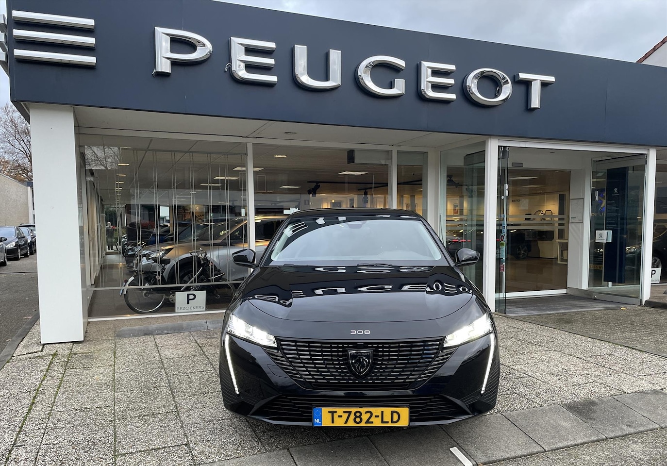Peugeot 308 SW - 1.6 HYbrid 180pk e-EAT8 - AutoWereld.nl