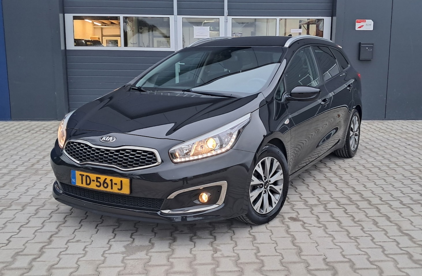 Kia Cee'd Sportswagon - 1.0 T-GDi Design Edition camera/cruise/carplay/parkeersensor/climate/ - AutoWereld.nl