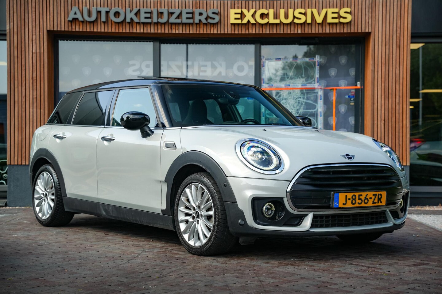 MINI Clubman - Mini 1.5 Cooper JCW Panoramadak Harman Kardon Navigatie DAB+ PDC LED - AutoWereld.nl