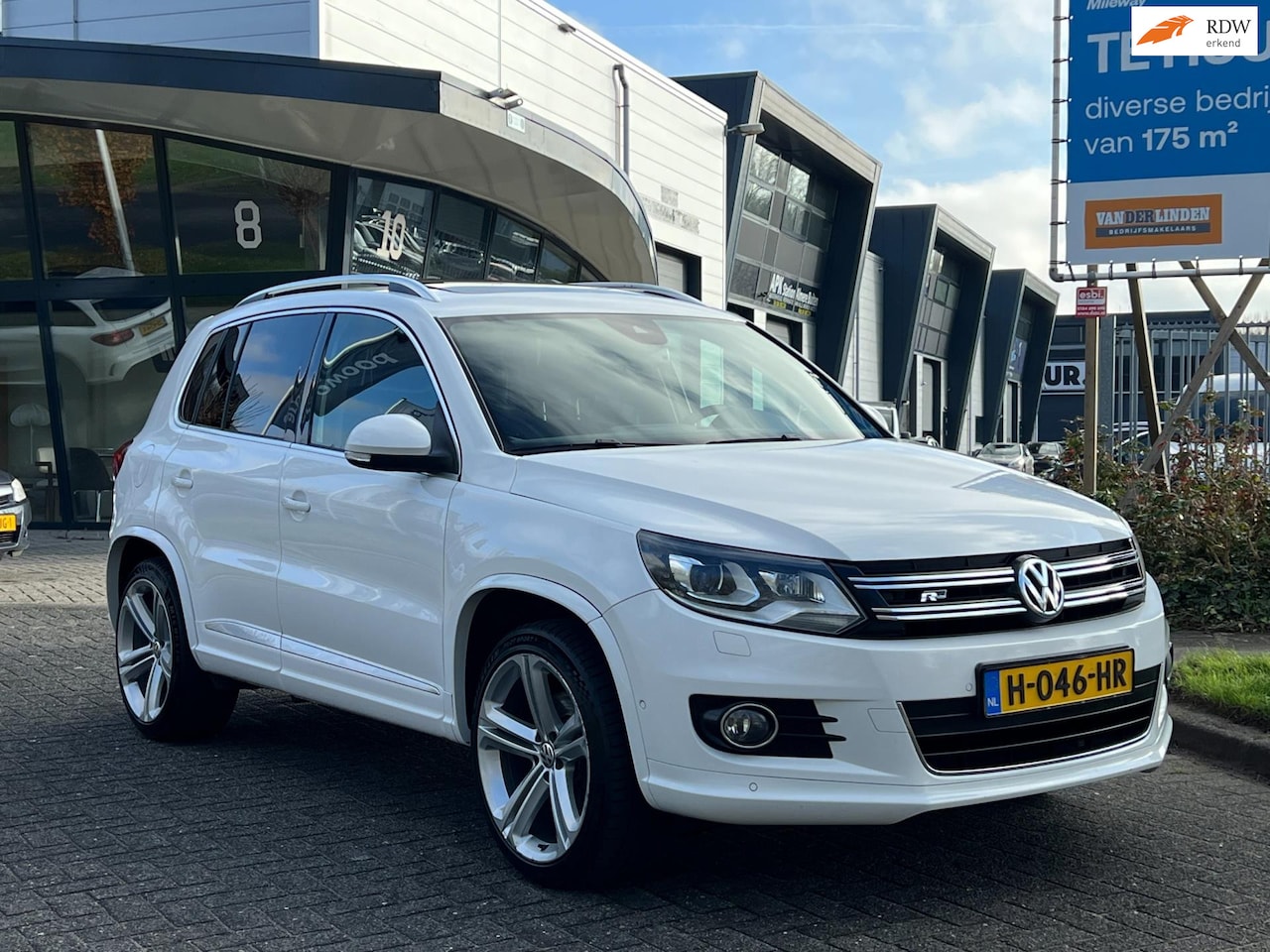 Volkswagen Tiguan - 2.0 TDI DSG 3XR-Line 4MotionPANO LED BOM VOLL!! - AutoWereld.nl