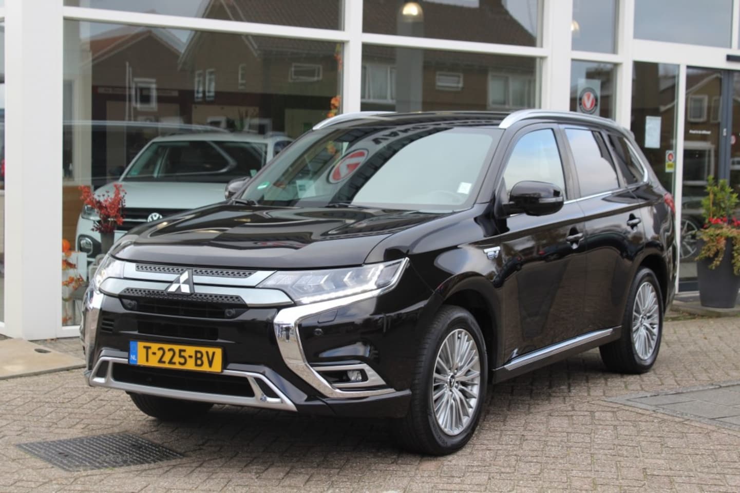 Mitsubishi Outlander - 2.4 PHEV Intense S 2.4 PHEV INTENSE S - AutoWereld.nl