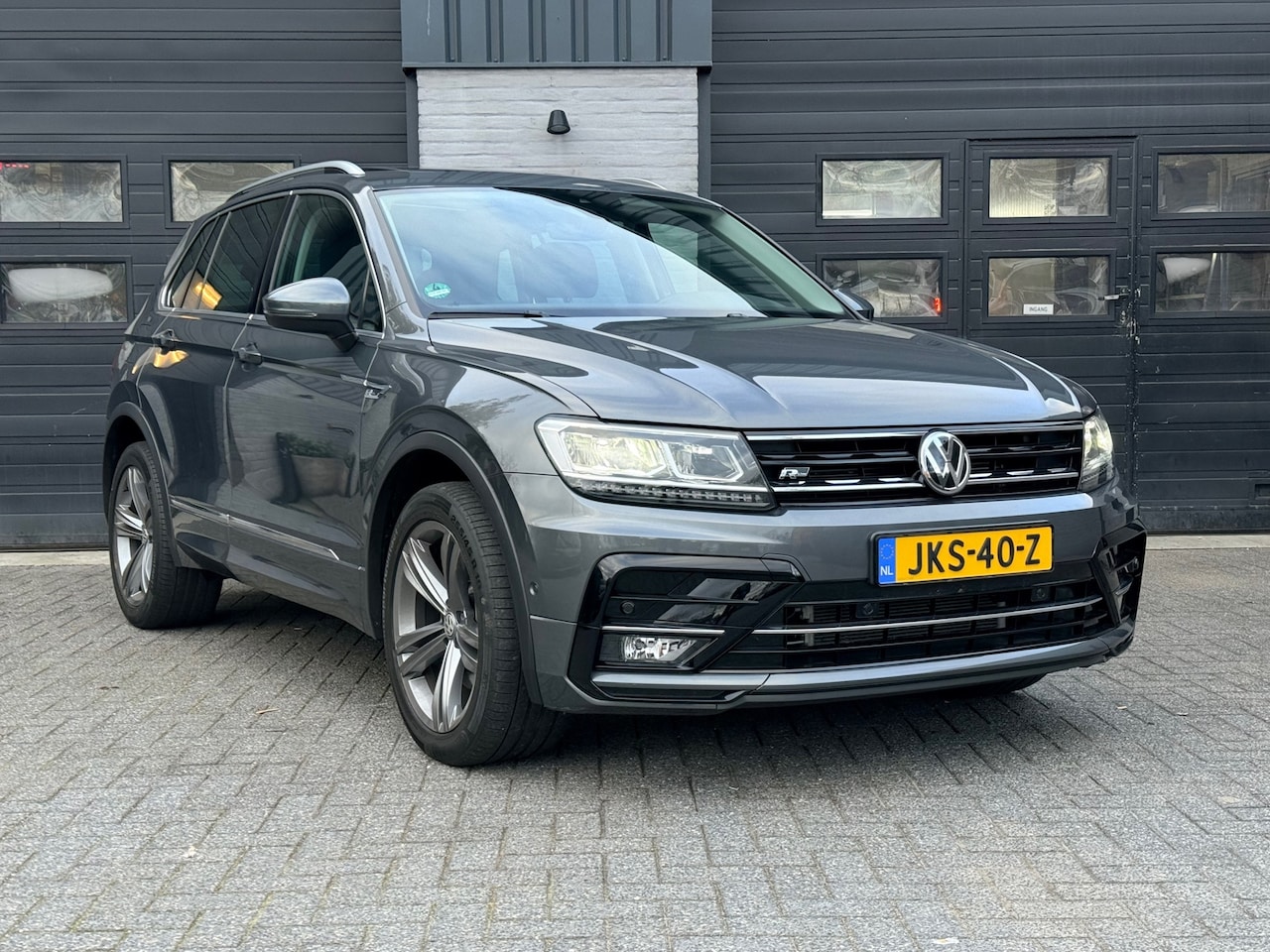 Volkswagen Tiguan - 2.0 TSI 4Motion Highline R line, Trekhaak, Camera - AutoWereld.nl