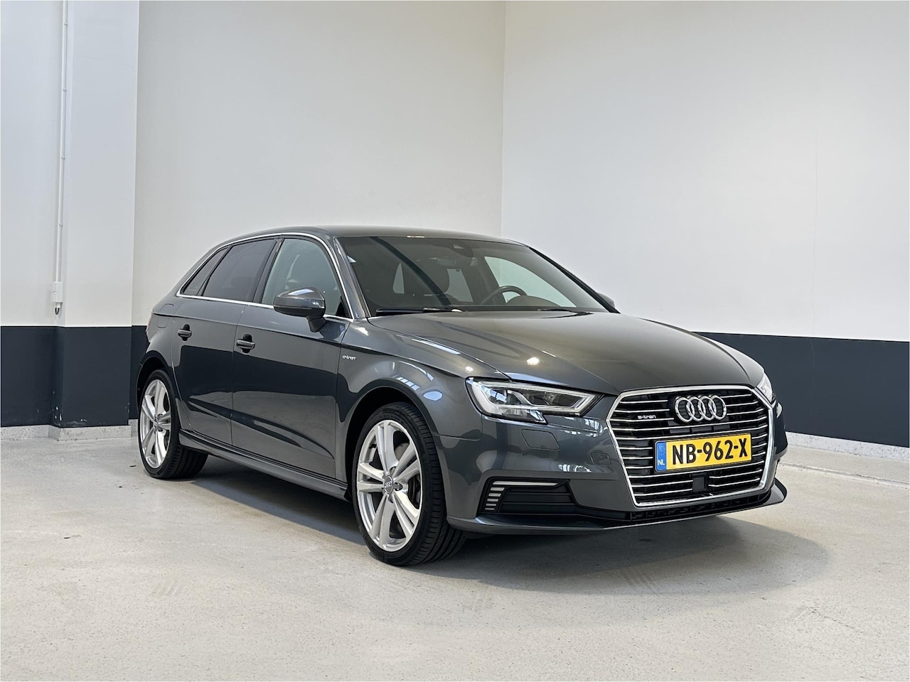 Audi A3 Sportback - 1.4 e-tron Lease Edition S-line | NL | 2 Eig| Navigatie | Sport stoelen | Lm velgen | - AutoWereld.nl