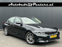 BMW 3-serie - 320i 1e eig. Sportstoelen Leder Camera Sfeerlicht L-Cockpit e.Trekhaak NL