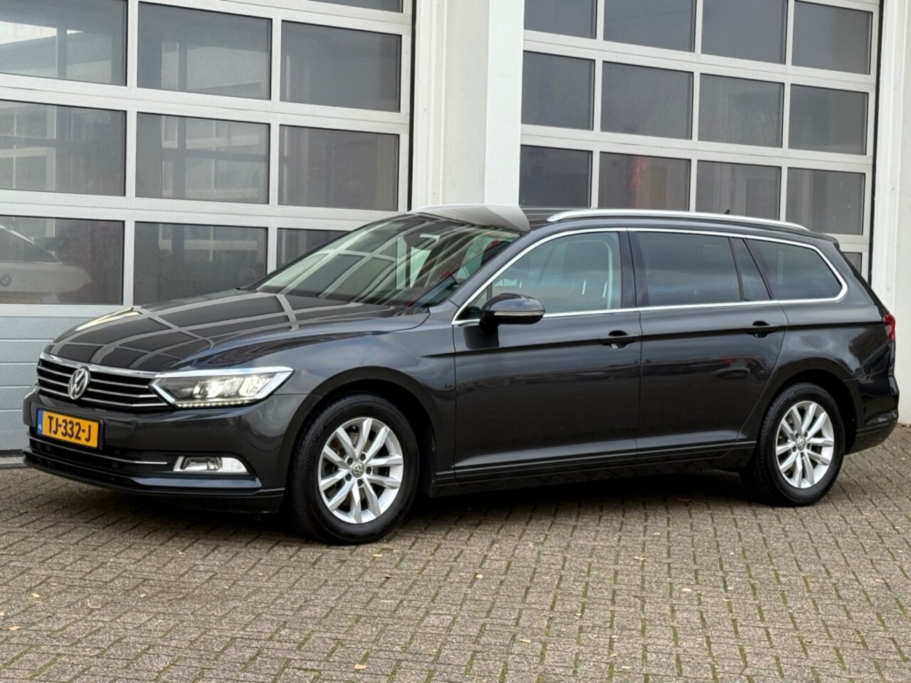 Volkswagen Passat - 1.6 TDI 120PK Comfortline Aut. Navi Camera Trekhaak NW APK! - AutoWereld.nl