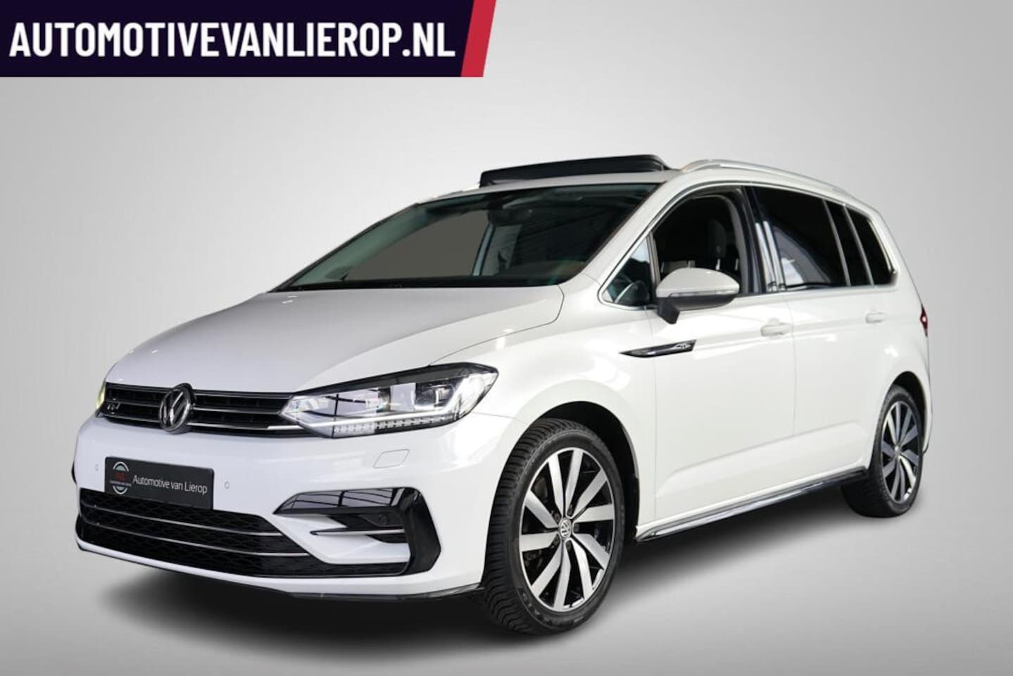 Volkswagen Touran - 1.5 TSI Highline Business R 7p PANO | TREKHAAK - AutoWereld.nl
