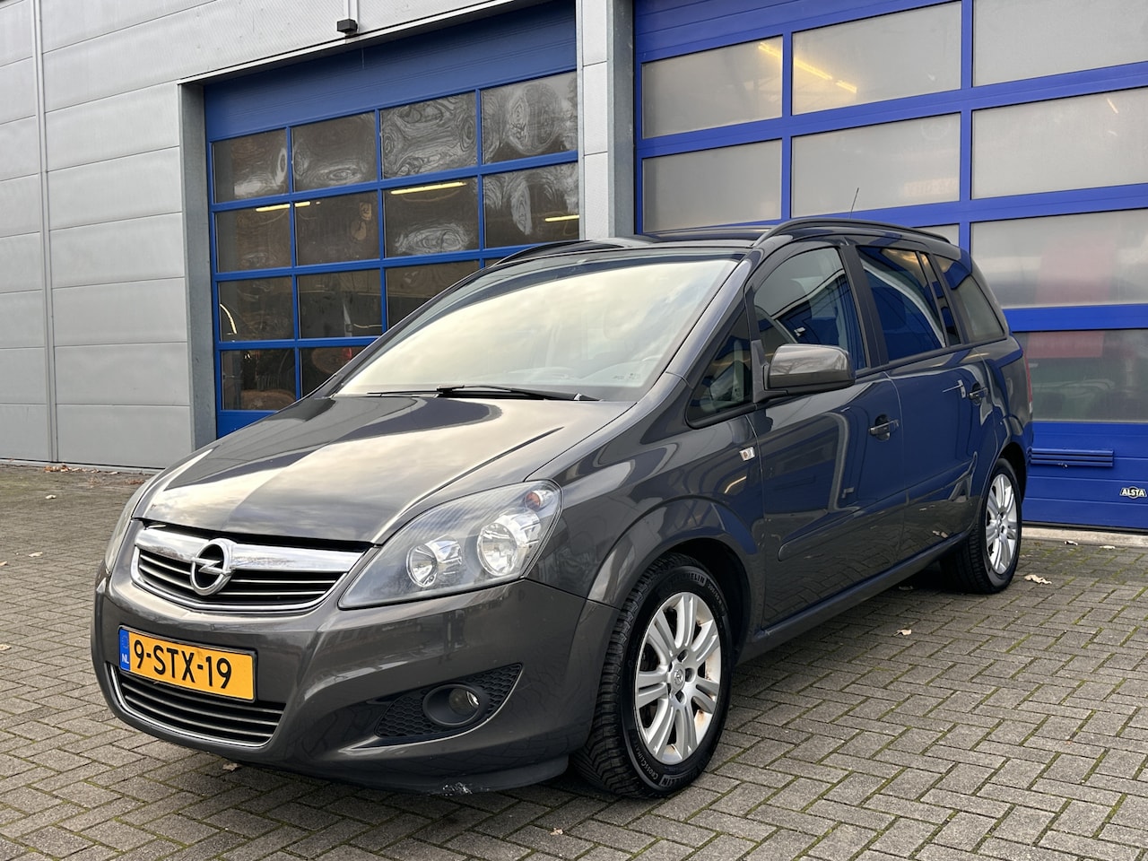 Opel Zafira - 1.8 Cosmo | Handel / Export | Cruise Control | Trekhaak | Airconditioning | 16" Lichtmetaa - AutoWereld.nl