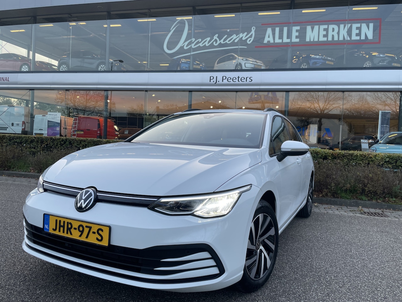 Volkswagen Golf Variant - 2.0 TDI Life Business Full options met o.a. Climate control - Cruise control adaptive - Bl - AutoWereld.nl
