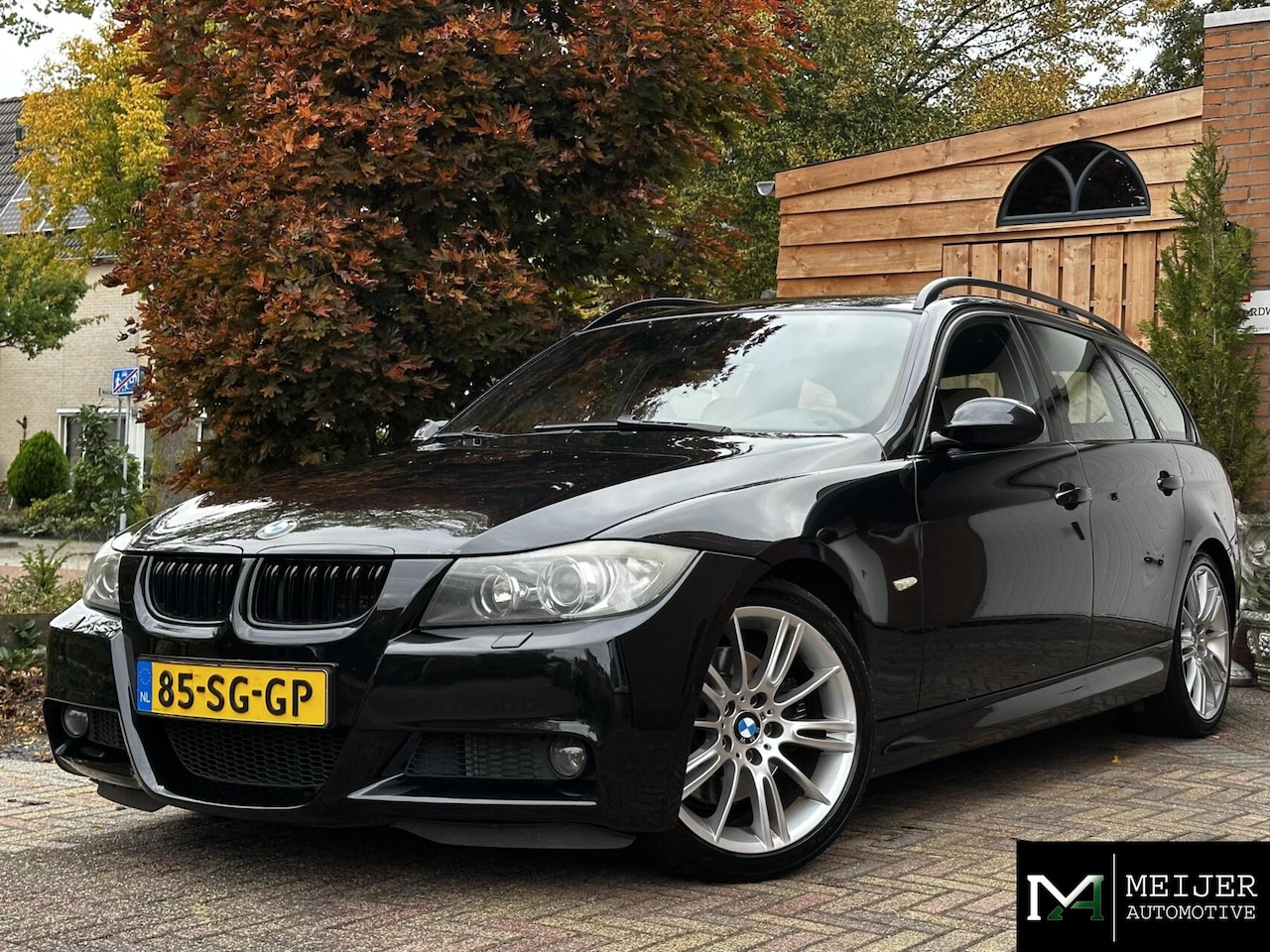 BMW 3-serie Touring - 330i High Executive|M-Pakket|Aut|Xenon|Carplay|Cruise - AutoWereld.nl