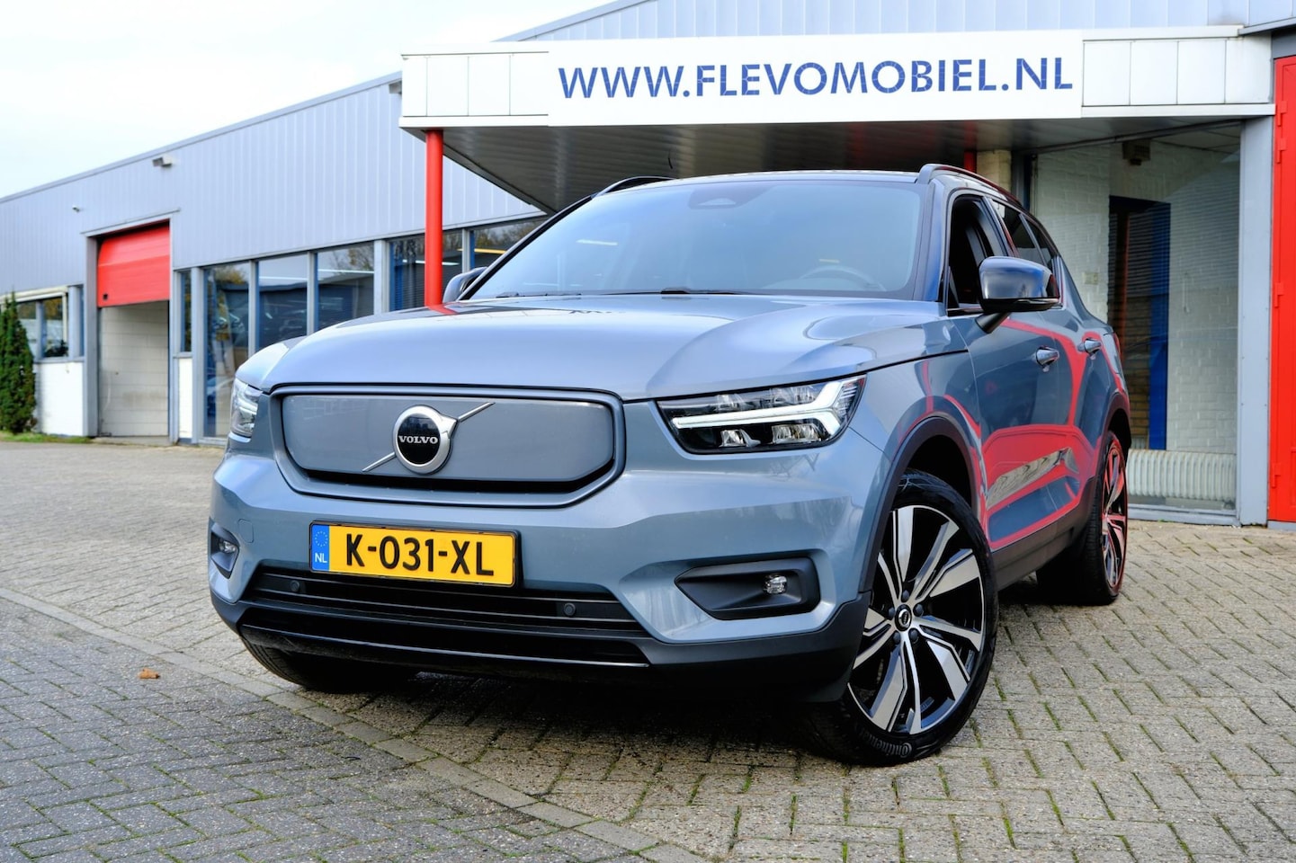 Volvo XC40 - Recharge P8 AWD R-Design Aut. Virtual Displ|1e Eig|Adapt.Cruise|Navi|Half Leder|LMV - AutoWereld.nl